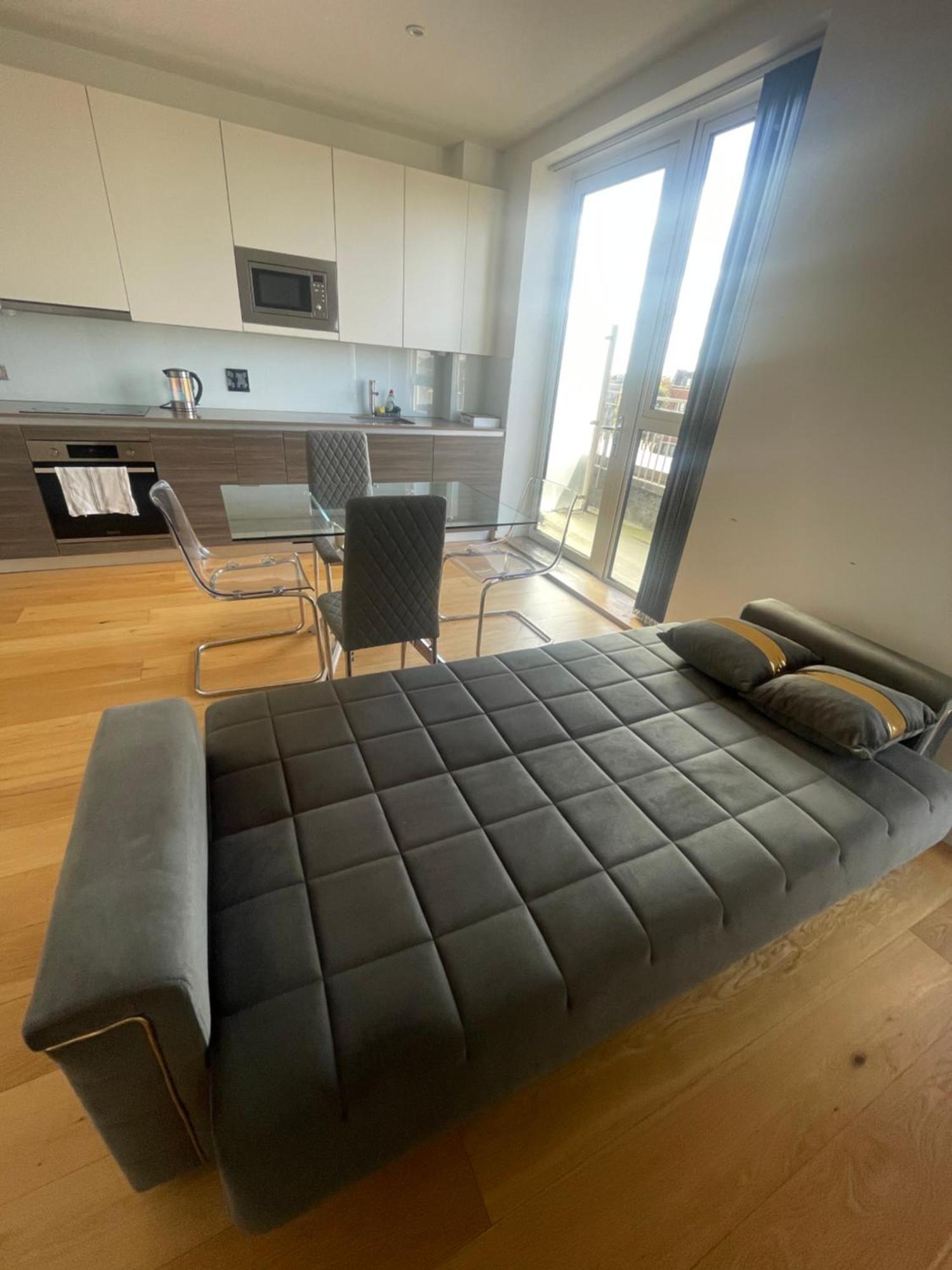 Luxury Top Floor Penthouse Apartment Near Heathrow London Exterior photo